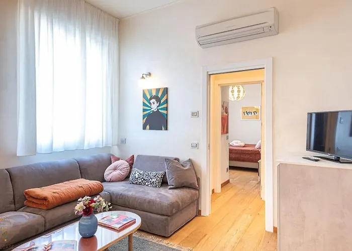 Апартаменти Madreperla Chic *